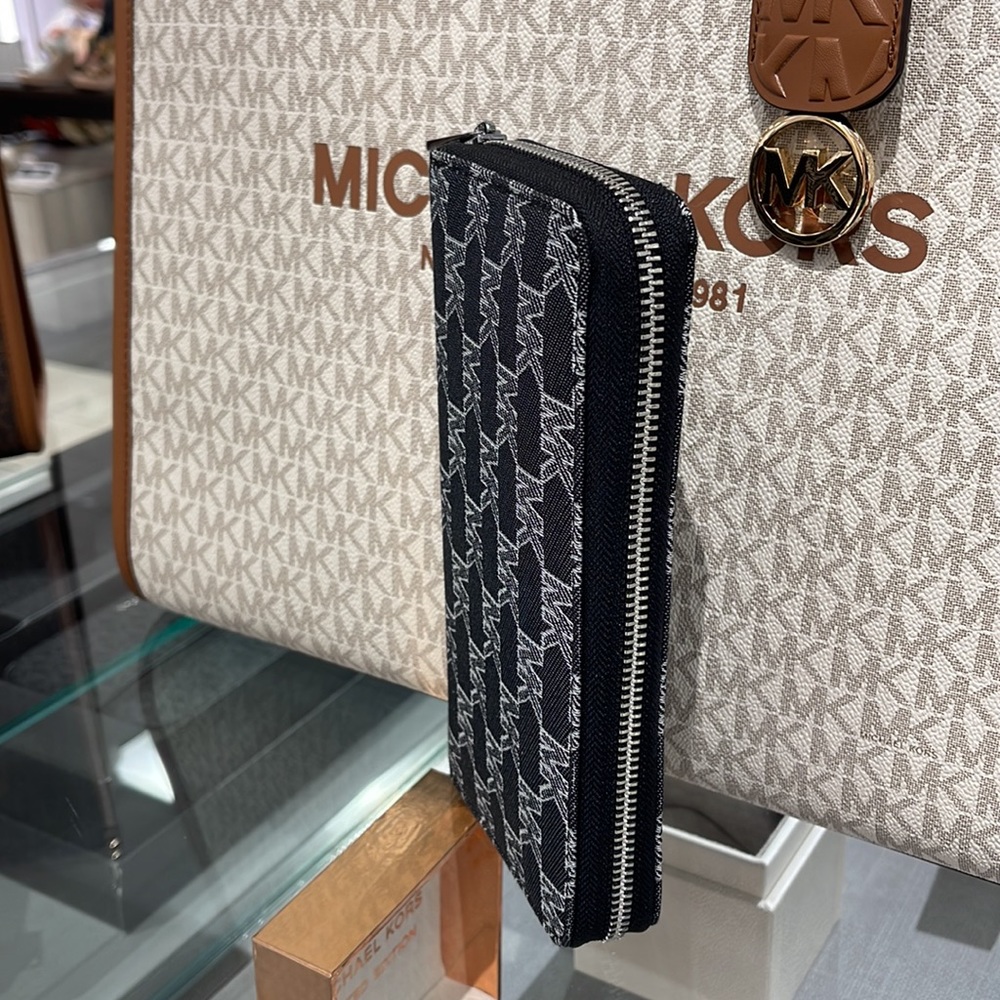 Michael Kors Men’s Women’s Cooper Tech Zip Around Wallet
Black Multi Unisex
NWT - Picture 2 of 16